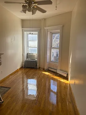Rented by Ambassador Realty Co | media 1