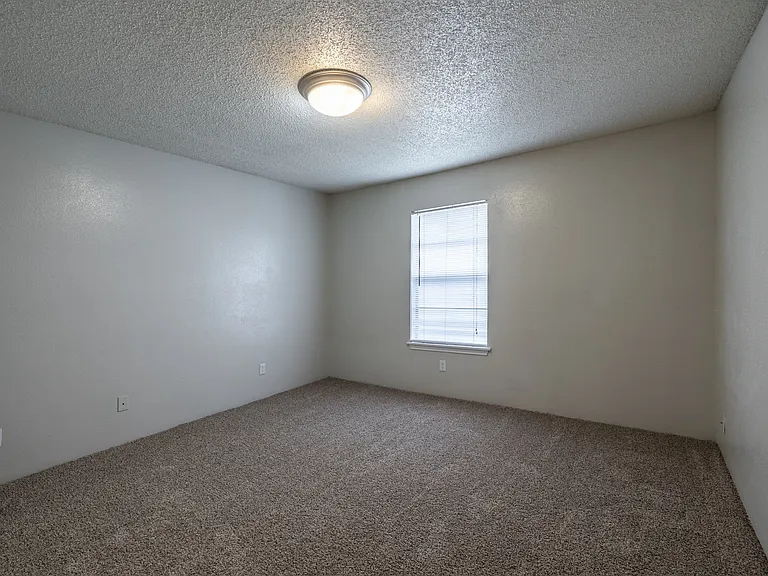 Palisades Park Apartments — Photo 31