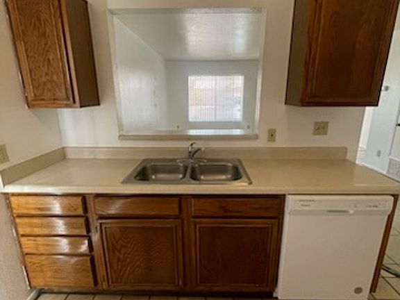 5th image of 1438 N Alamo Ave APT 7