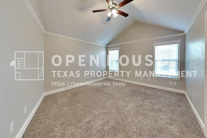 2111 Holly Hill Ln — Photo 10