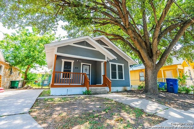 1st image of 418 Blue Bonnet St