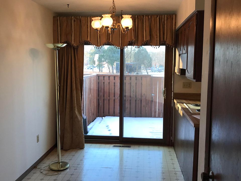 2nd image of 909 8th Ave NE