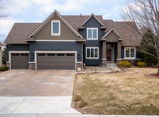2403 Eagle Valley Dr, Woodbury, MN 55129