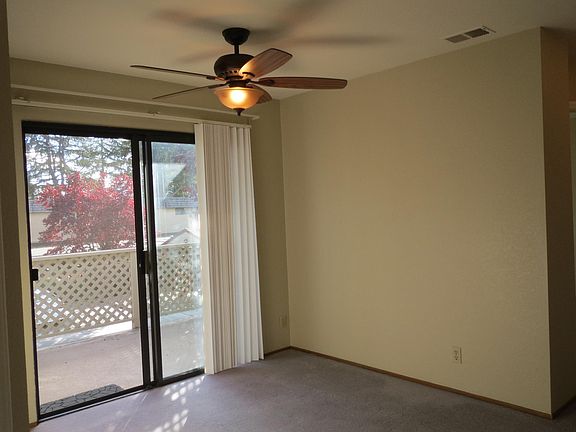 5th image of 371 Boynton Ave