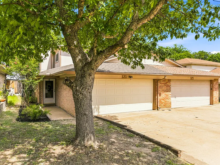 121 Allencrest Dr #123 — Photo 3