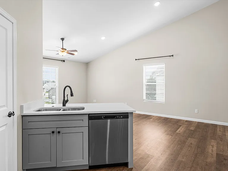 708 Harbor Woods Dr #C — Photo 10