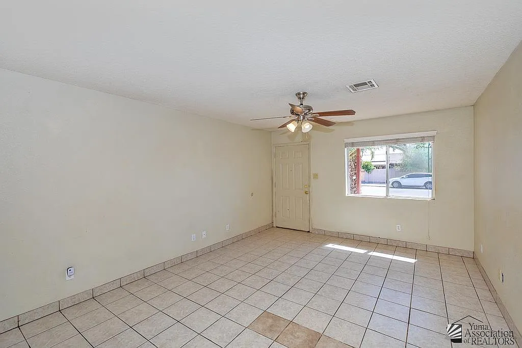 3 bed, 2.0 bath, 1316 sqft, $1,500 — Photo 2