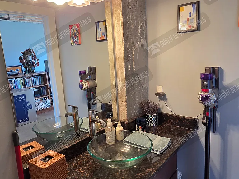 2915 John R St — Photo 21