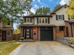 889 Sweetwater Cres, Mississauga, ON L5H4A7
