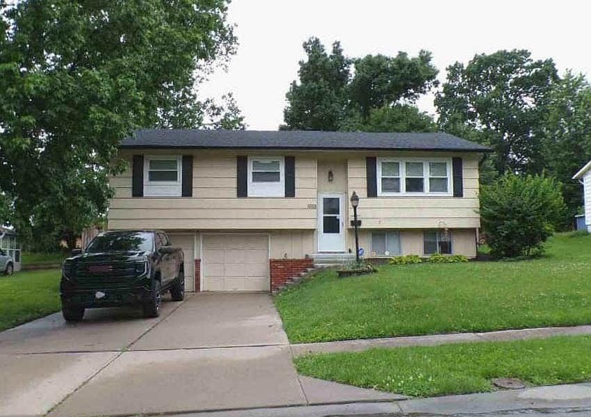 1st image of 1705ne67th St