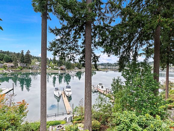 2nd image of 286 Shorewood Court