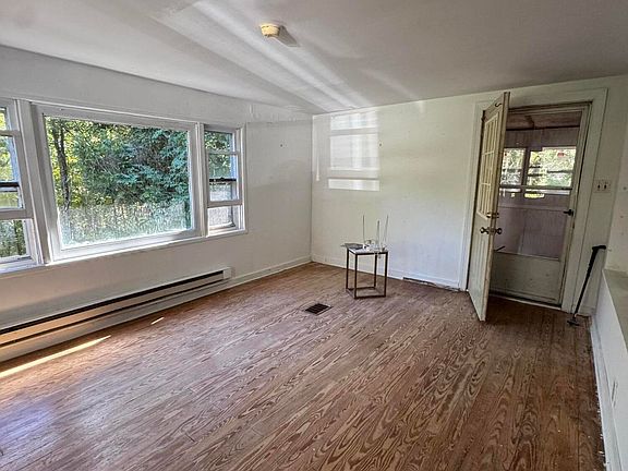 5th image of 144 Farview Rd