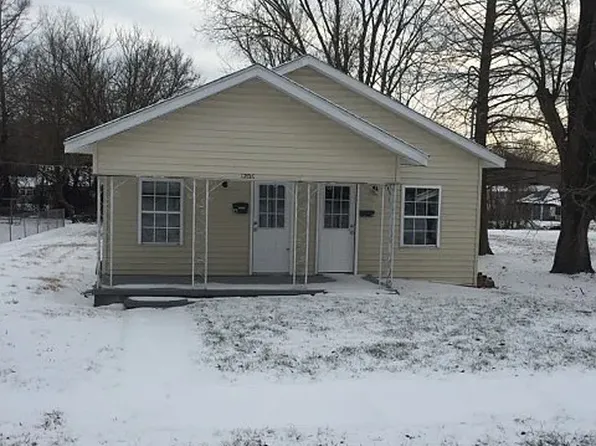 1206 E Clark St #A, West Frankfort, IL 62896