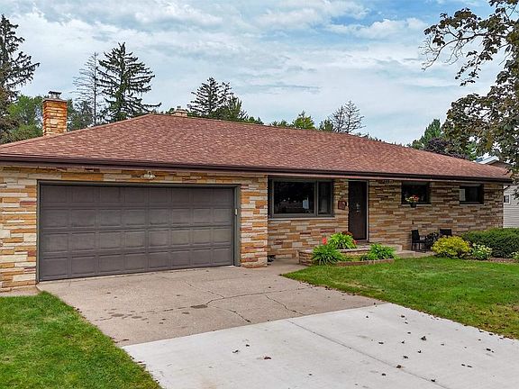 2nd image of 3300 ALGOMA STREET