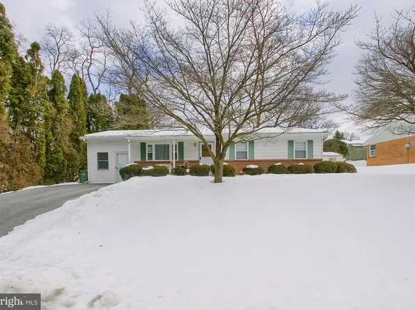 1075 Princess Dr, Steelton, PA 17113