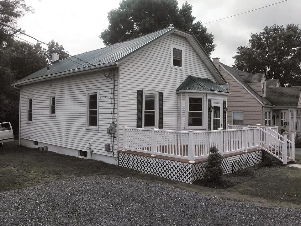 1559 Spring Rd