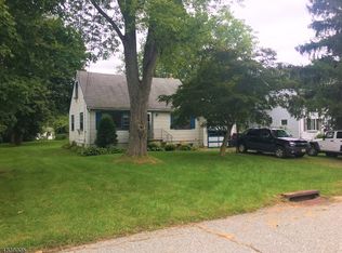 21 Windsor Rd, West Milford, NJ 07480