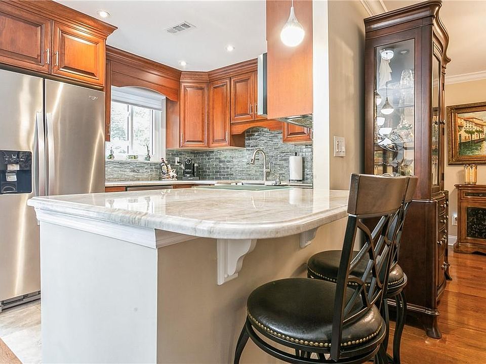 1st image of 127 Columbia Court #D
