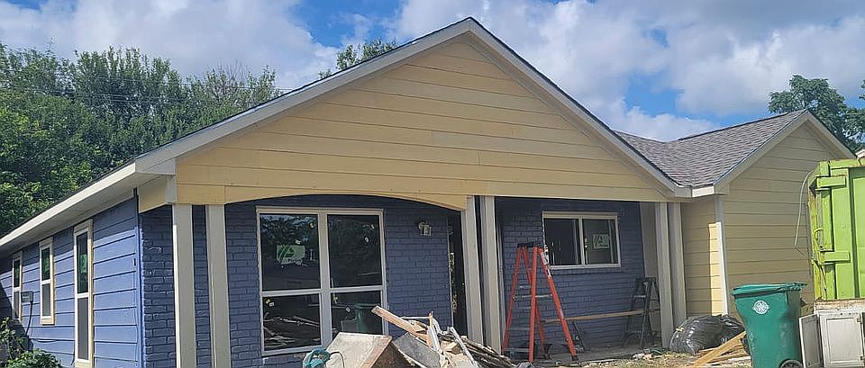 2nd image of 3810 Newton Dr