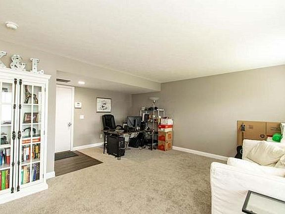 4th image of 5636 Pittsford Dr