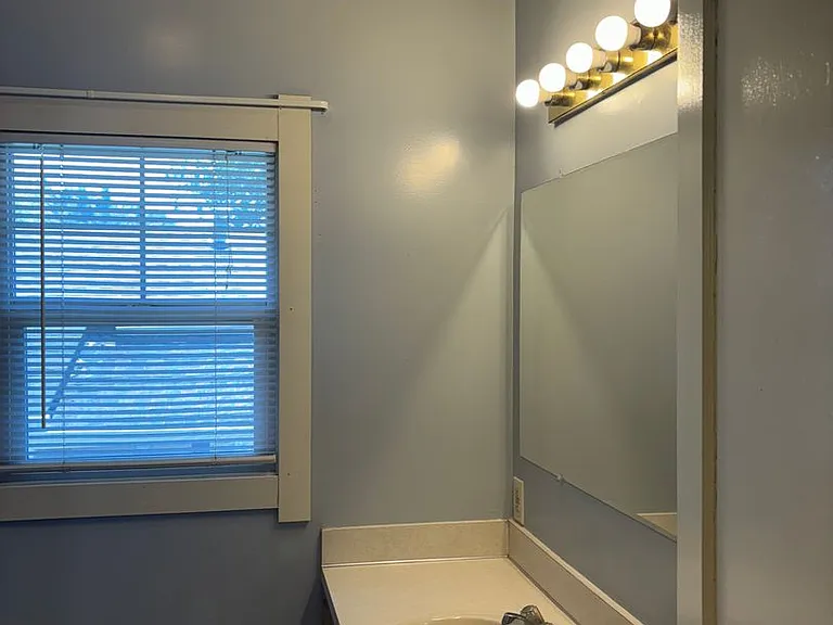 1115 SE Roberts Ave — Photo 12