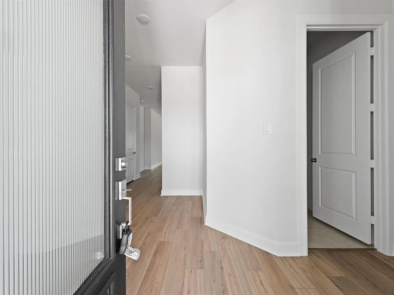 3 bed, 2.0 bath, 1520 sqft, $2,299 — Photo 3