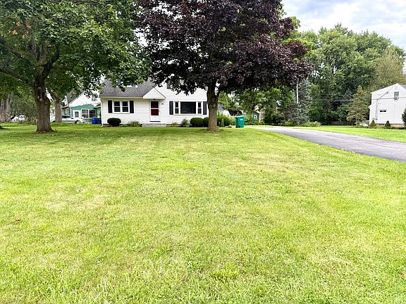 2nd image of 58 Sunnyside Ln #2