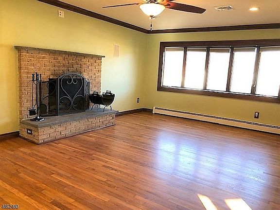 2nd image of 25 Karen Pl