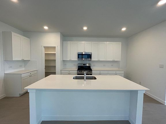 2nd image of 417 Sormonne Loop