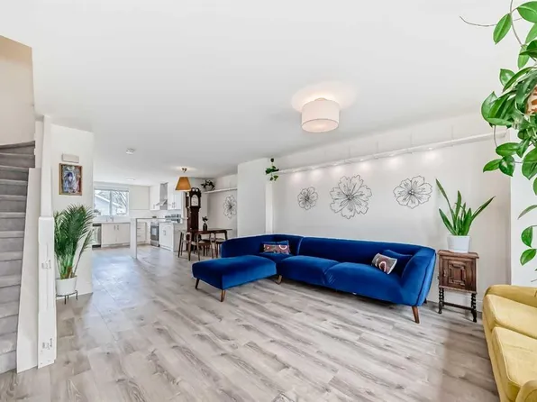 7608 W 21st St SE, Calgary, AB T2C 0V5