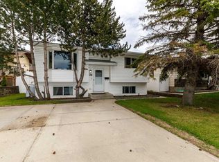 63 W McLevin Cres, Red Deer, AB T4R1S8