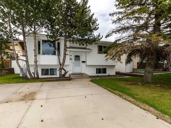 63 W McLevin Cres, Red Deer, AB T4R 1S8