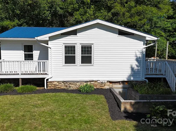 9 Snyder Dr, Asheville, NC 28804