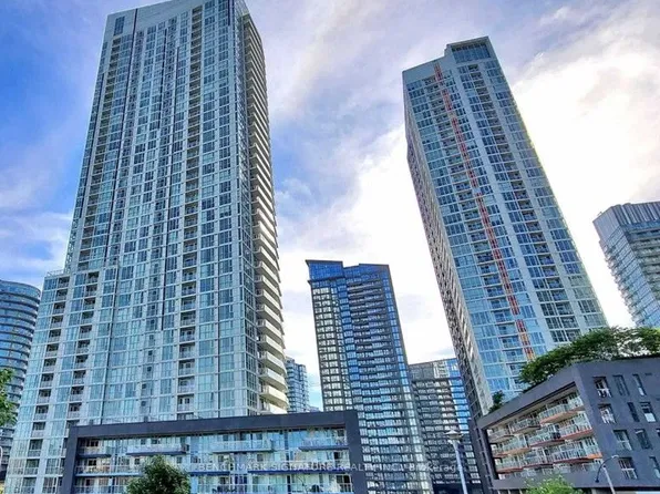 75 Queens Wharf Rd #205, Toronto, ON M5V 0J8