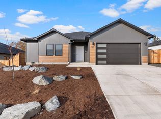 363 Arrowhead Trl, Eagle Point, OR 97524