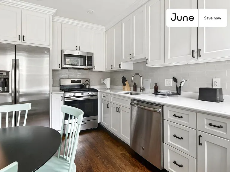 490 Washington St — Photo 2