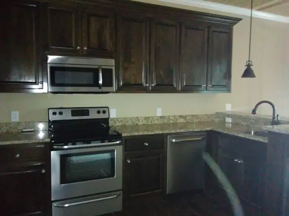 311 N Raleigh Ave #204, Sheffield, AL 35660