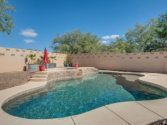 3rd image of 7740 N Paseo Del Norte