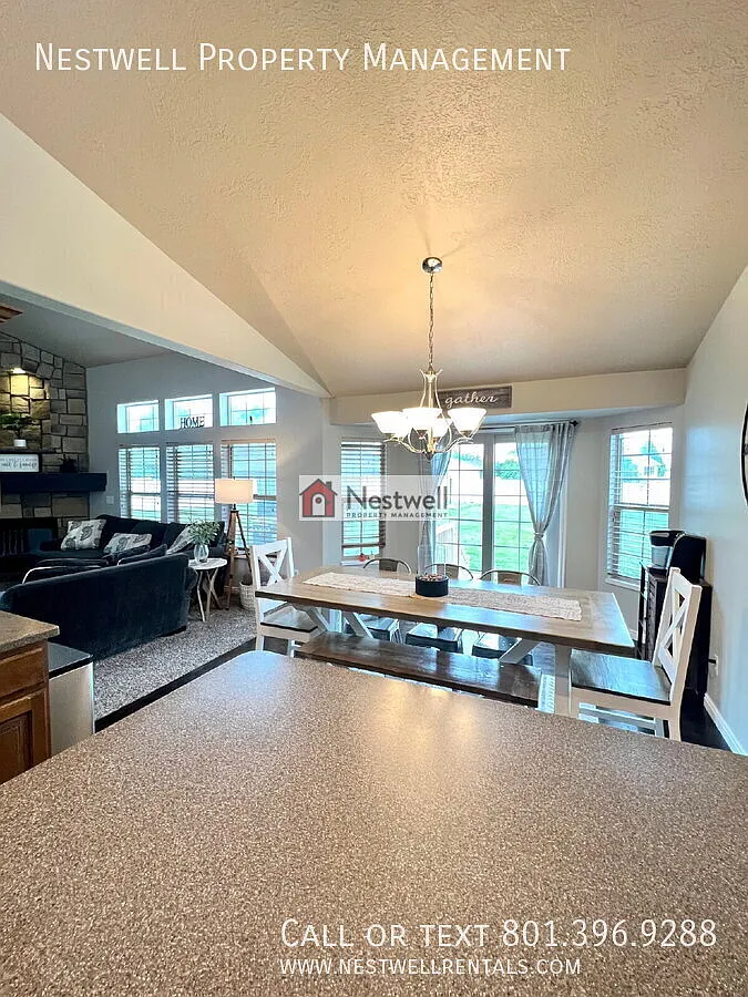 Exquisite 5-bed Home in Roy — Photo 3