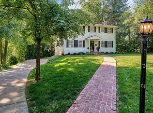 909 Chestnut Rd, Charleston, WV 25314