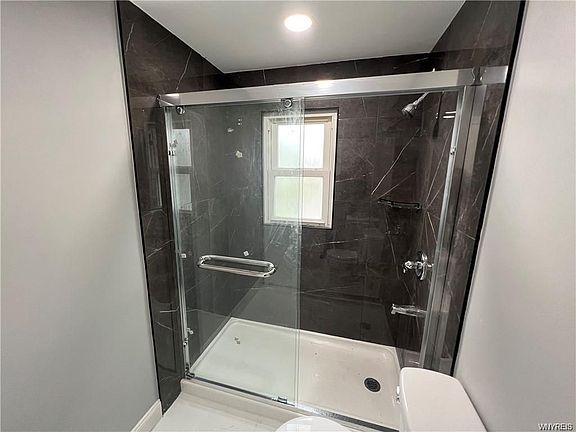 5th image of 276 Callodine Ave Floor 1