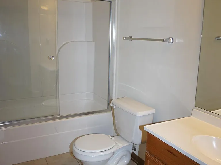 402 Hansford St #3 — Photo 8