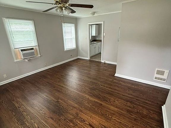 2nd image of 204 Sunset St #204