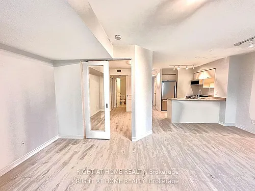 18 Yonge St Photo 1