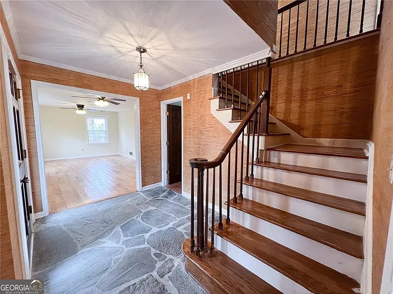 195 Deerfield Rd — Photo 4
