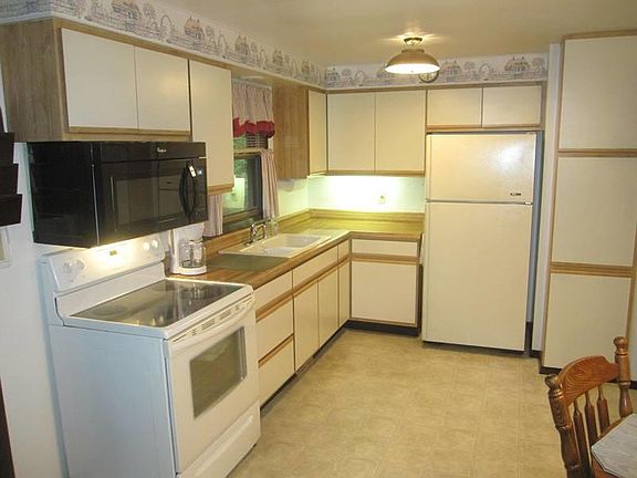 2nd image of 3206 N Koning Dr