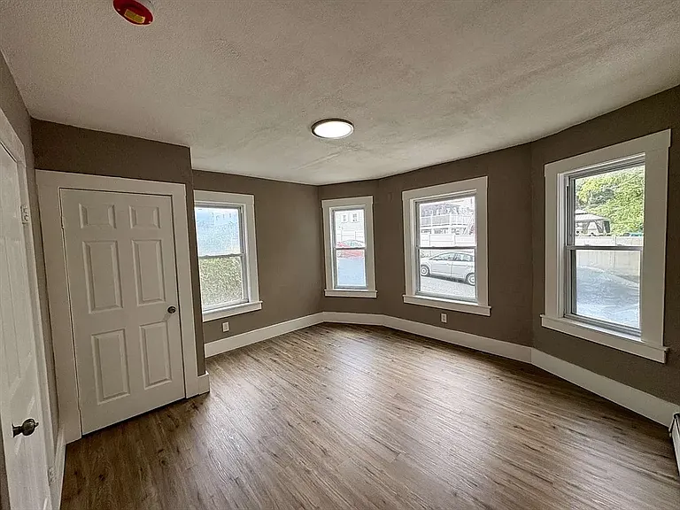 37 Green Hill Pkwy #1 — Photo 9