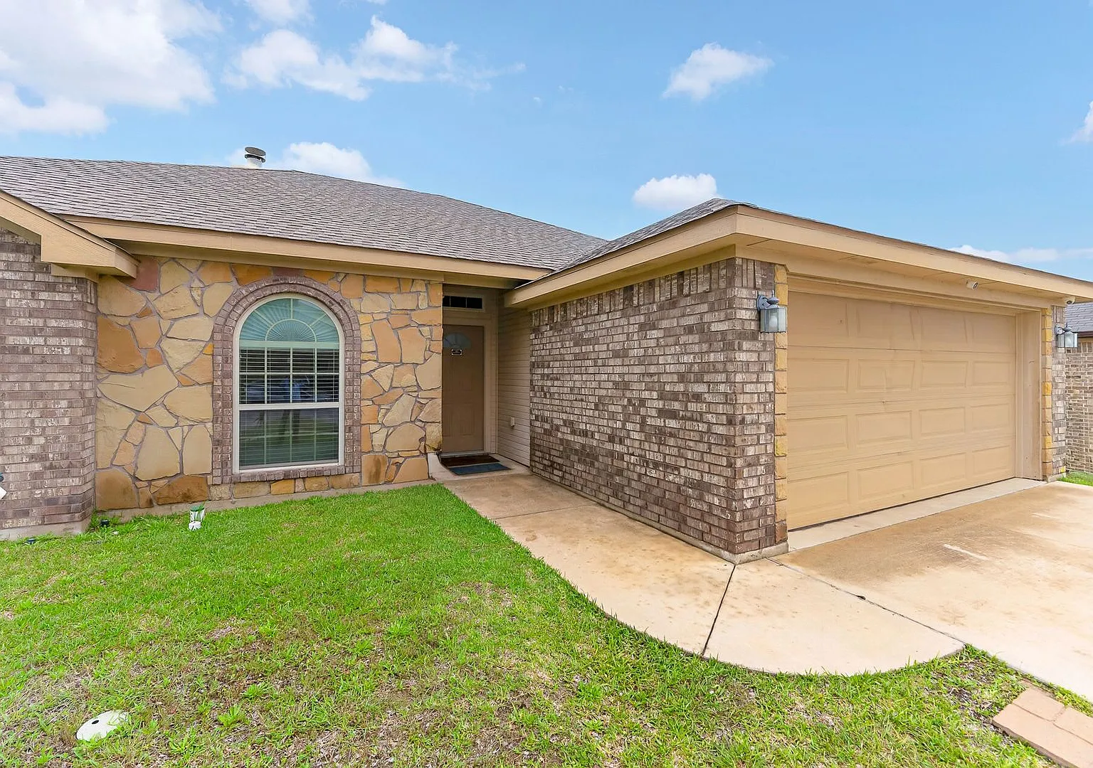6005 Newcastle Dr. — Photo 2