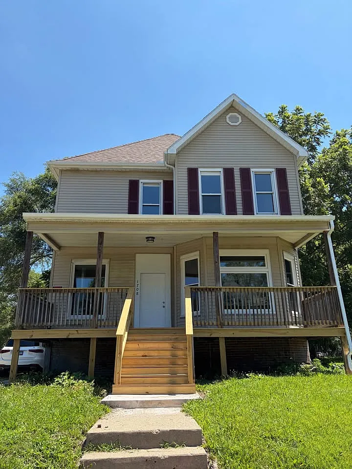 4 bed, 2.5 bath, 1858 sqft, $1,600 — Photo 1