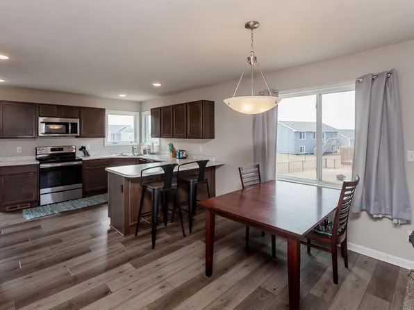 909 36th St SW, Bondurant, IA 50035